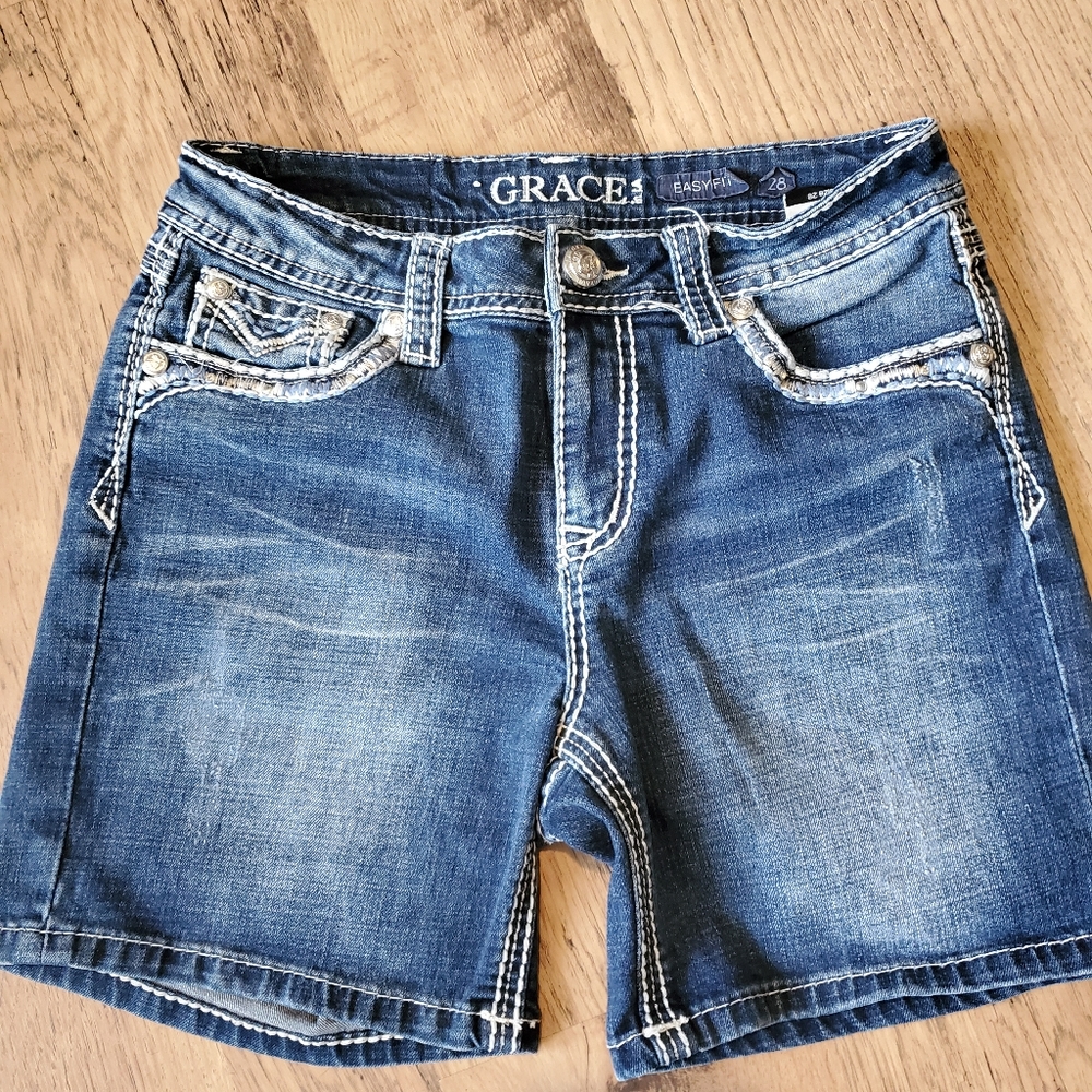 Grace in La Shorts .. size 28 easy fit